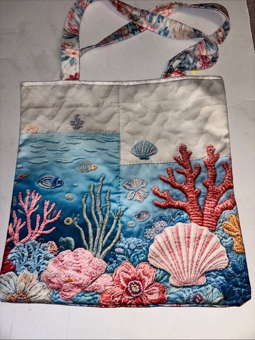 OCEAN LIFE THEMED QUILTED TOTE WHITE INTERIOR OPEN TOP NO CLOSURES